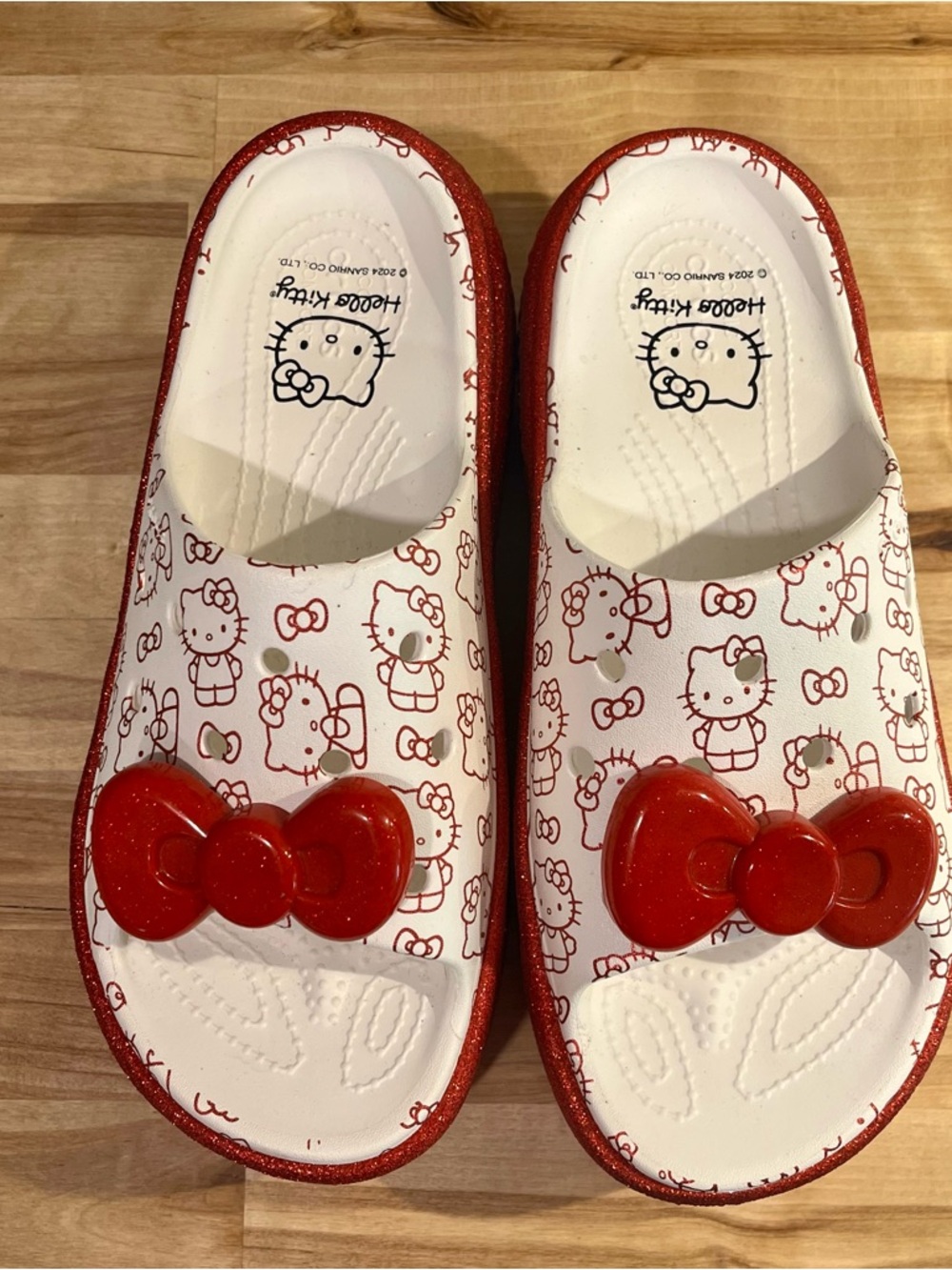Hello Kitty x Crocs Stomp Red Glitter Platform Slides Size 8 Y2k Sanrio Sandals - Picture 4 of 12